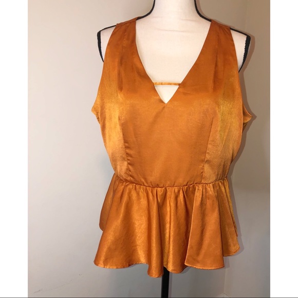 Tops - Q&A sleeveless top